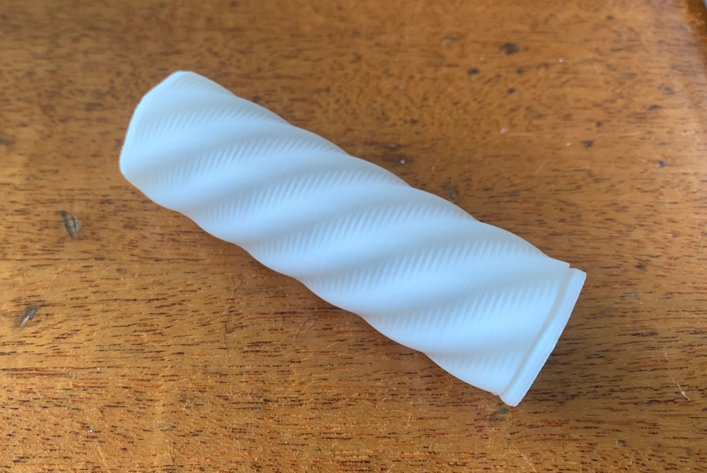 Travel container for Q-tips / cotton buds