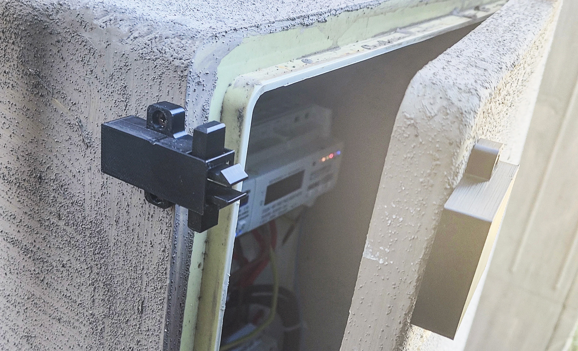 Angled-Lock Latch