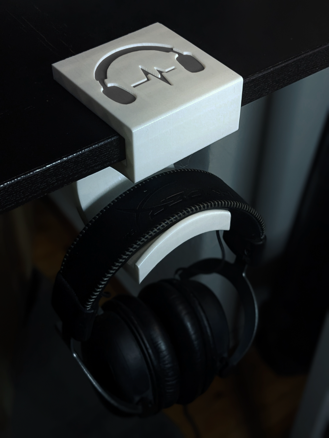 Headphones desk grip