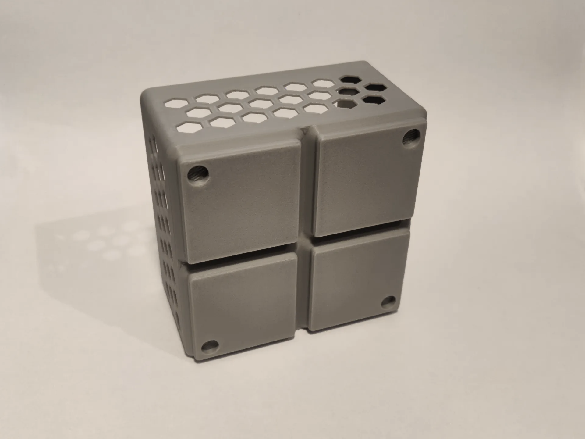 Gridfinity Bin 2x2 - Hex Wall