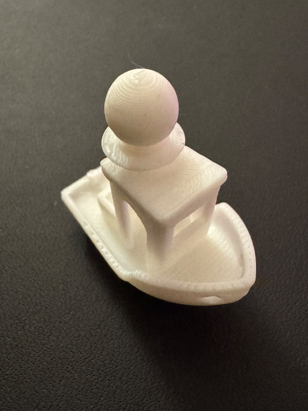 Benchychess - a chess set which is benchy themed