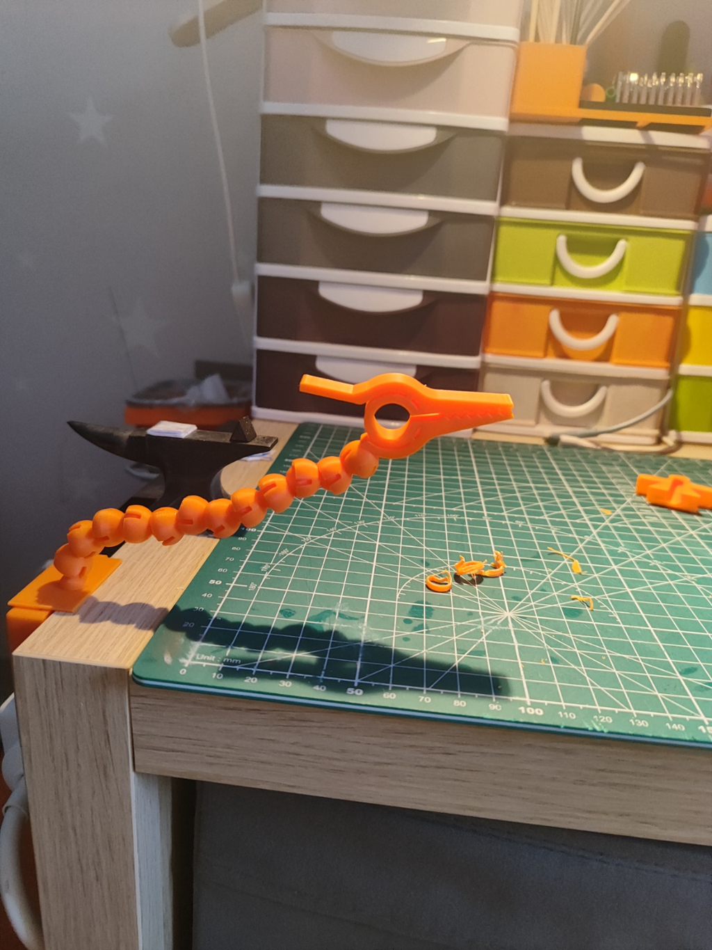Helping hand for infinity clamp
