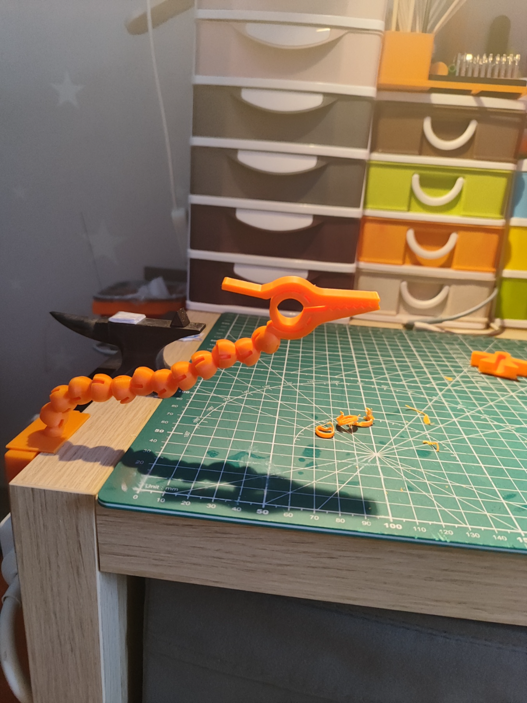 Helping hand for infinity clamp