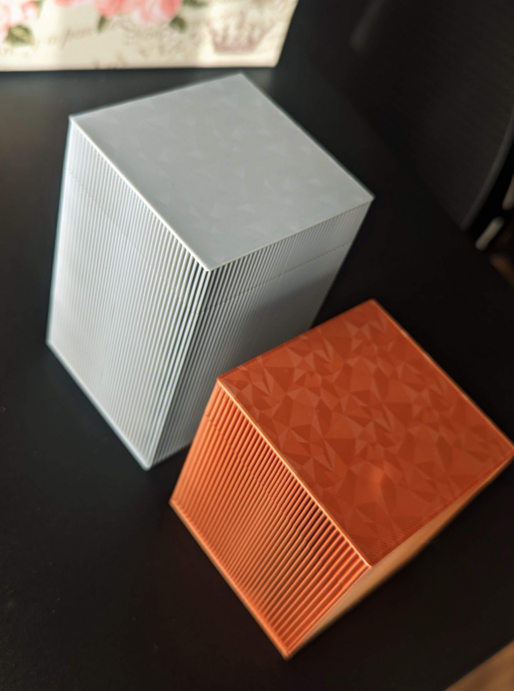 Box with waving fins