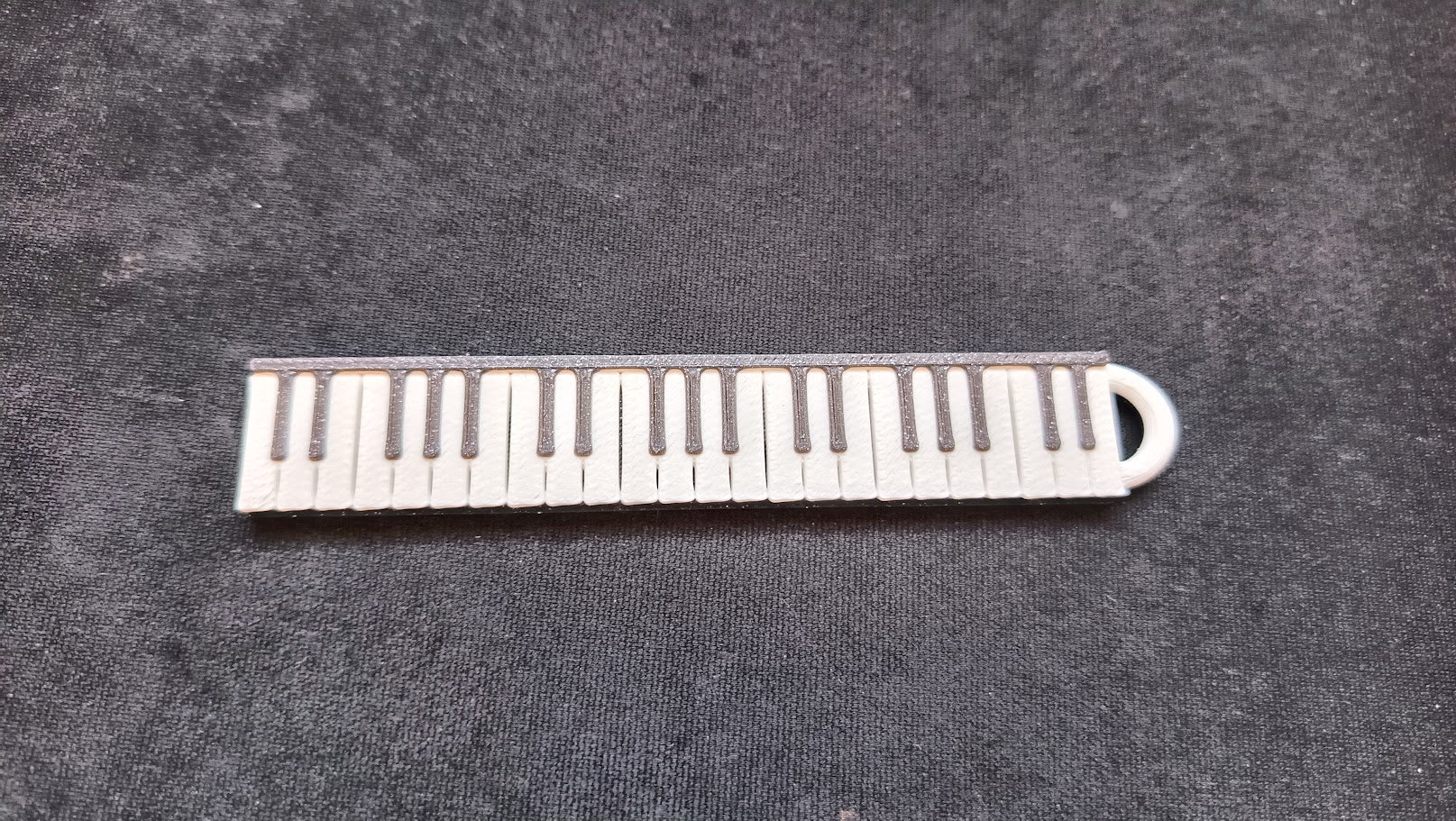 Piano keyboard keychain