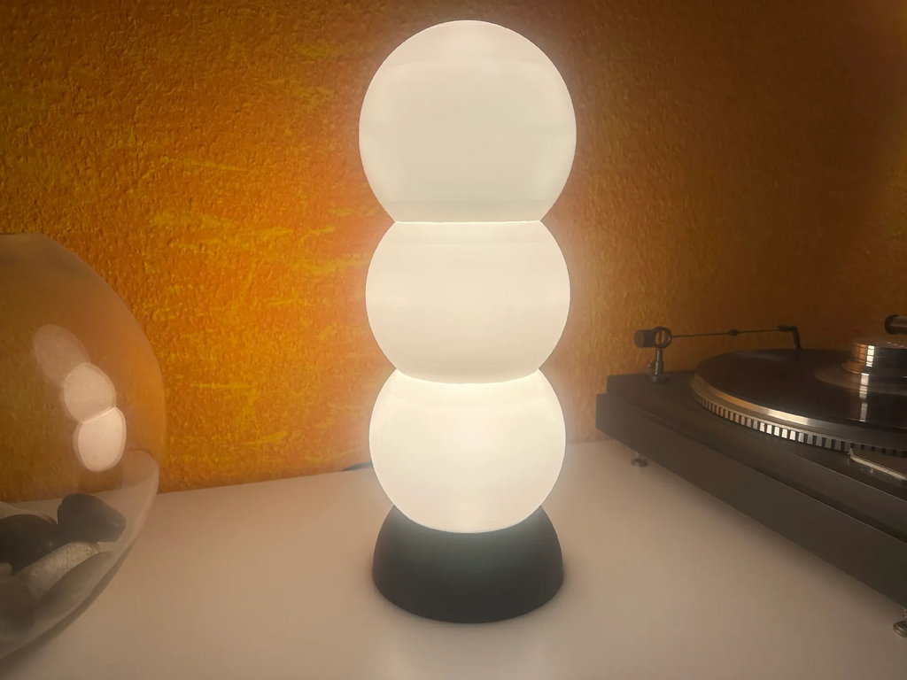 Table lamp with stackable lampshade E27 base