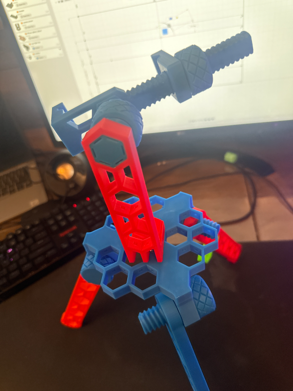 Tripod for phone with Honeycomb mashup