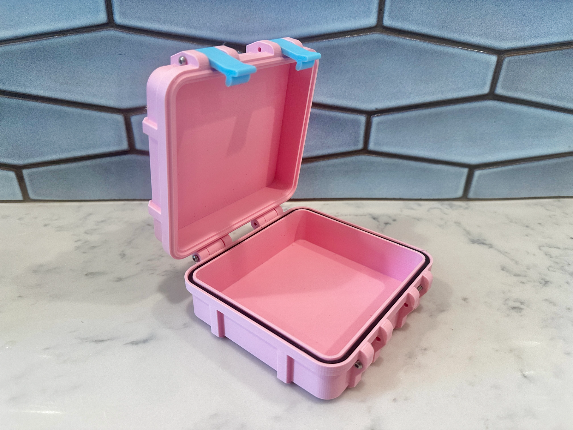Parameterized Rugged Box (OpenSCAD) + TPU Gasket