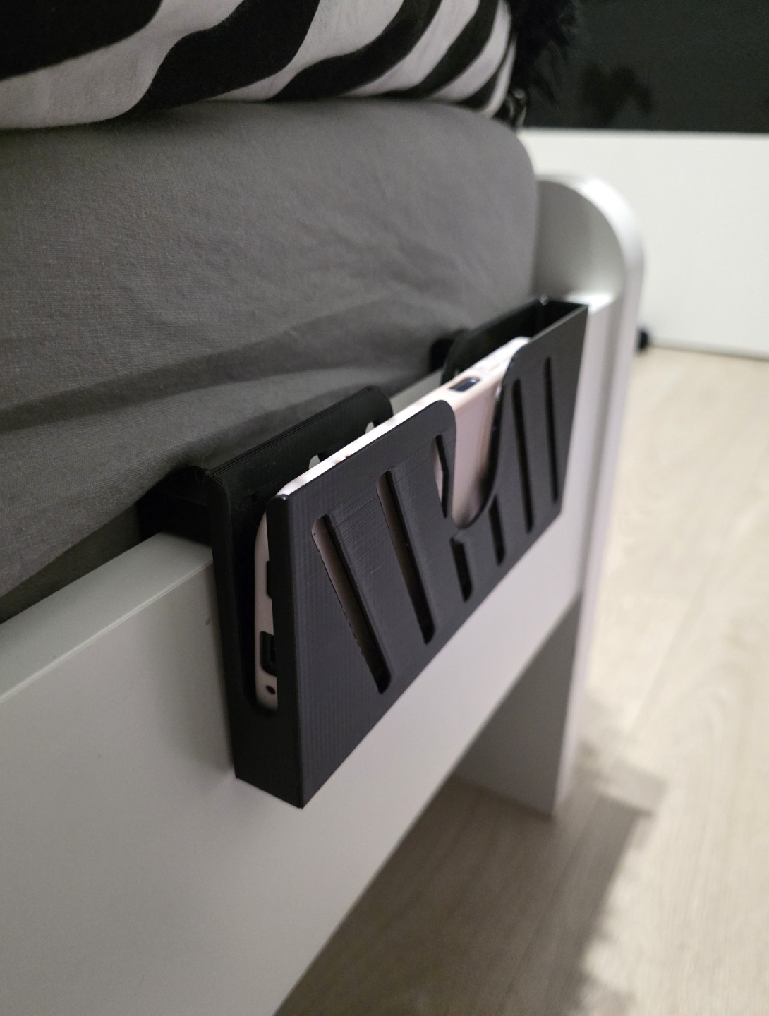 Bedside Smartphone Holder – (Fits 23mm Side Panel)