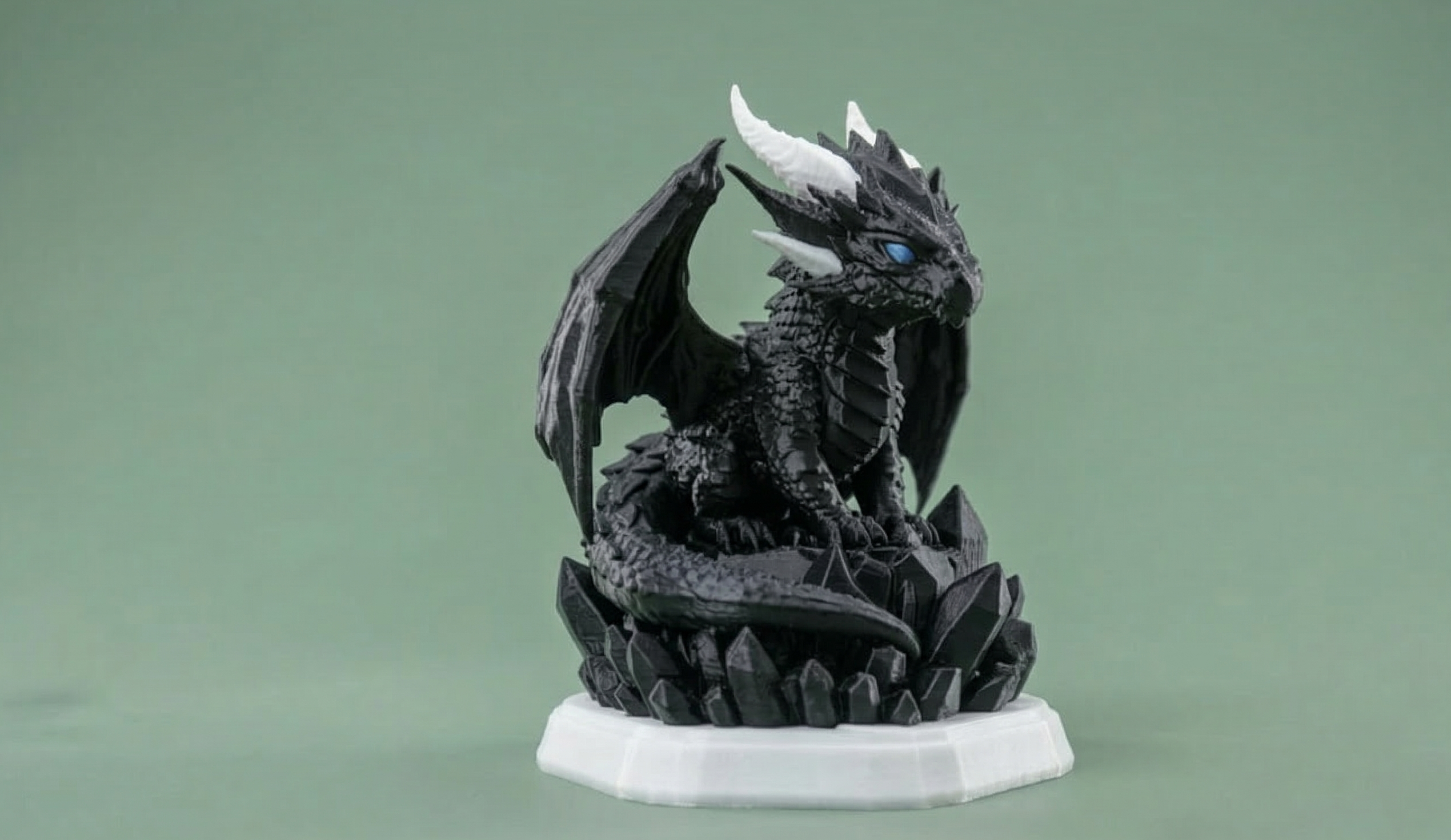 Dragón de Cristal sobre Trono