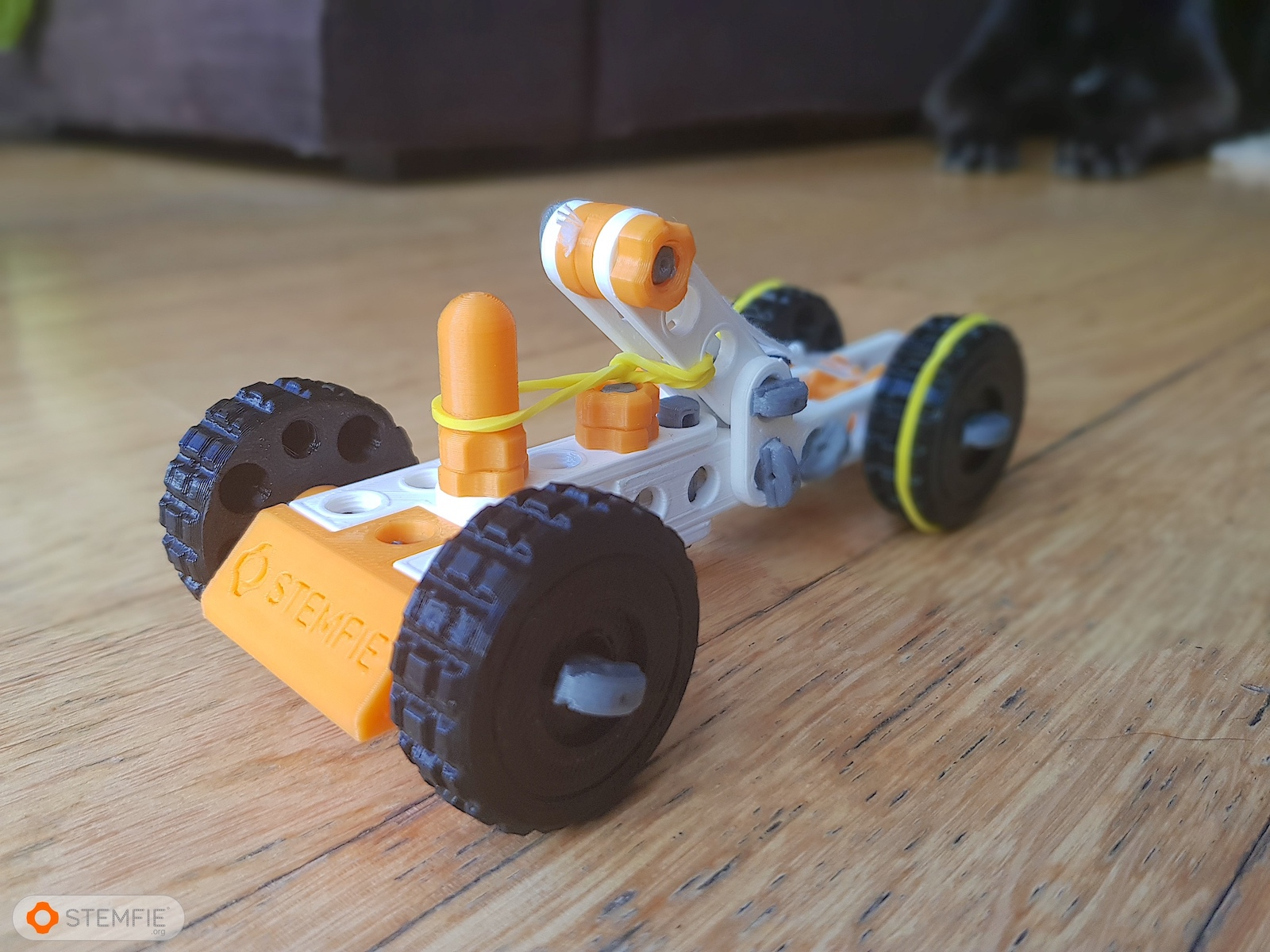 STEMFIE rubber-band-driven car