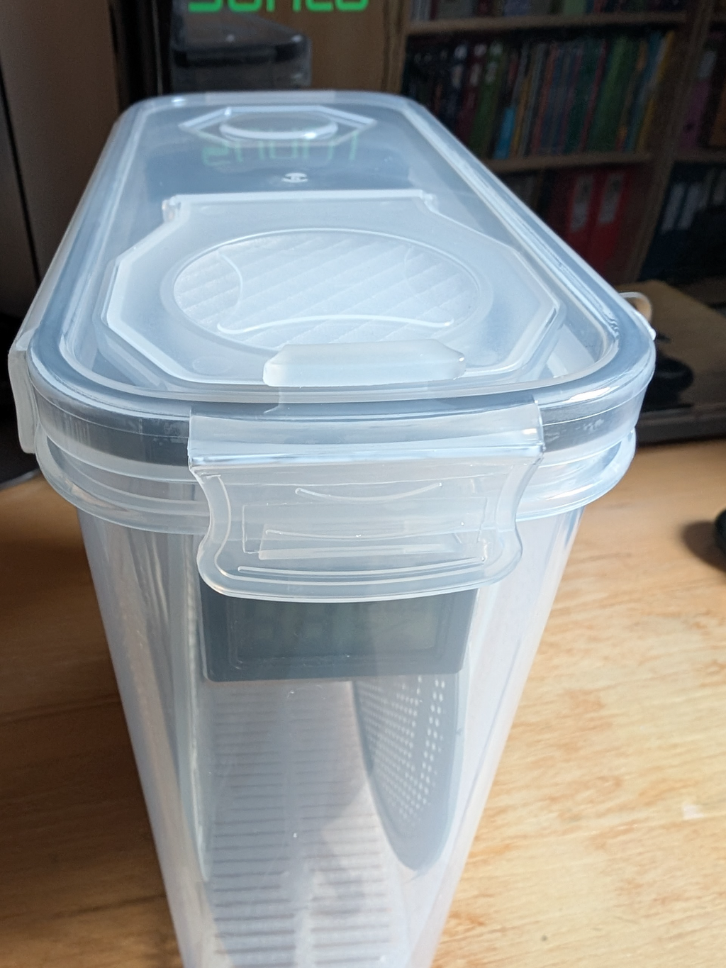 Hygrometer in Skroam/Praki Cereal Boxes (fits lid)