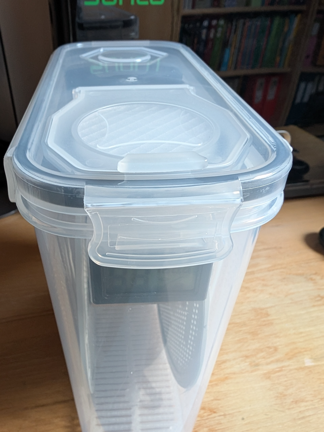 Hygrometer in Skroam/Praki Cereal Boxes (fits lid)