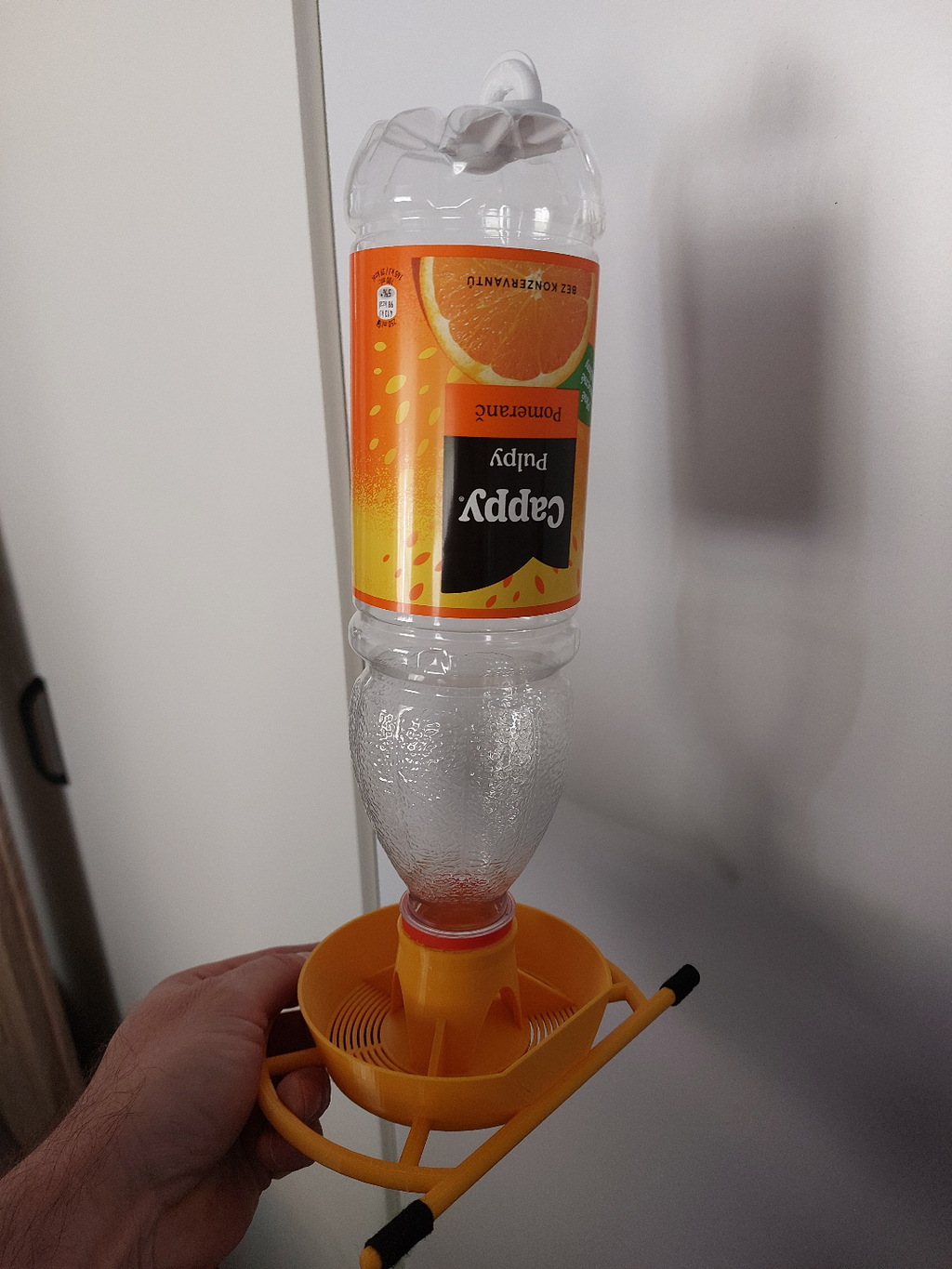 Window bird feeder for Cappy and Relax bottles