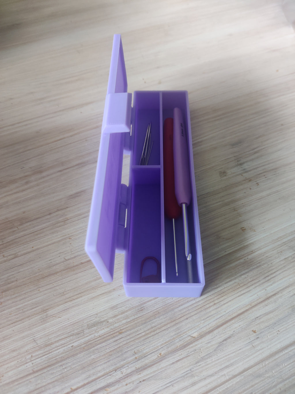 Travel case for crochet hook