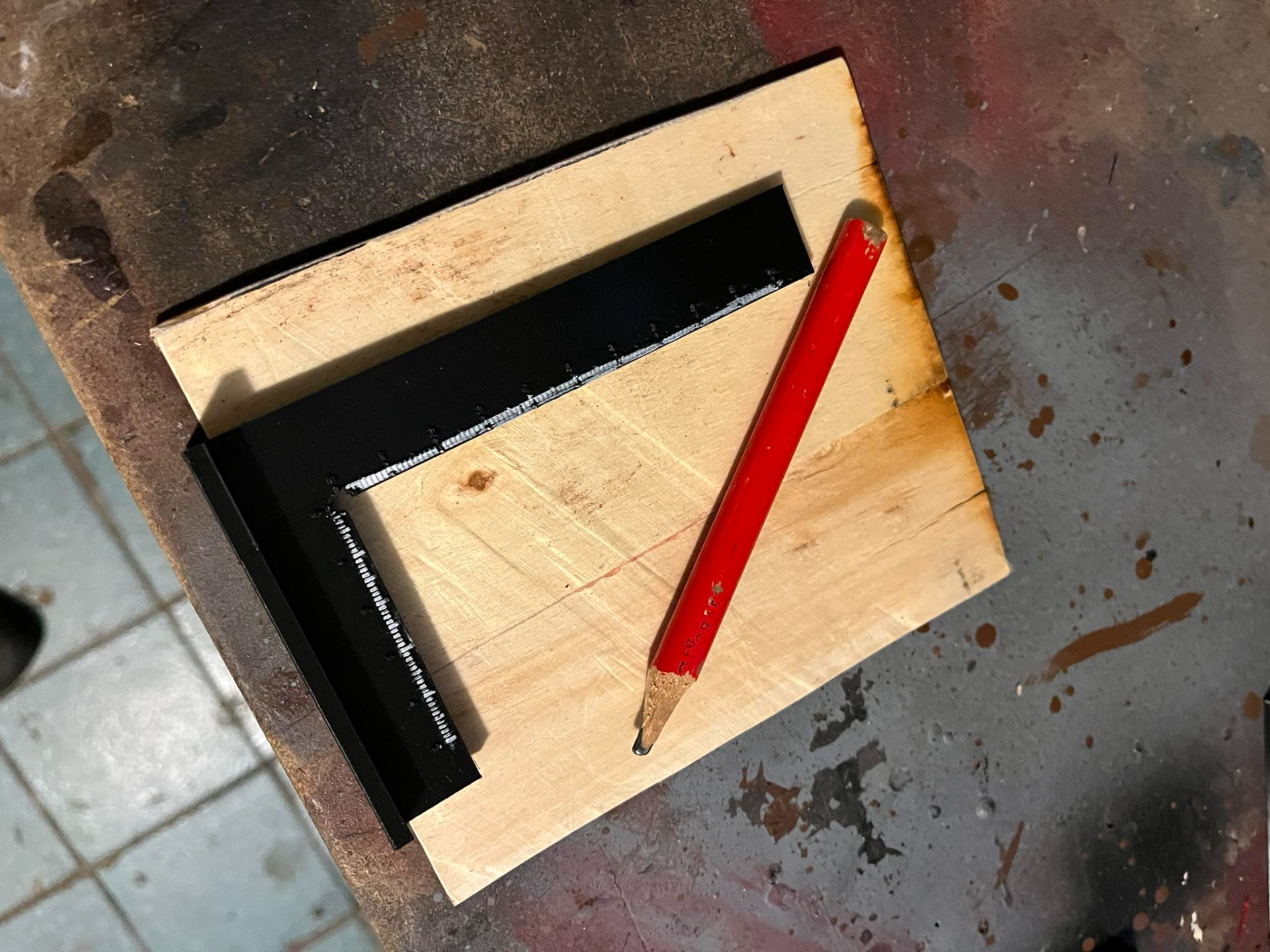 Protractor, L, ruler, yardstick, angle