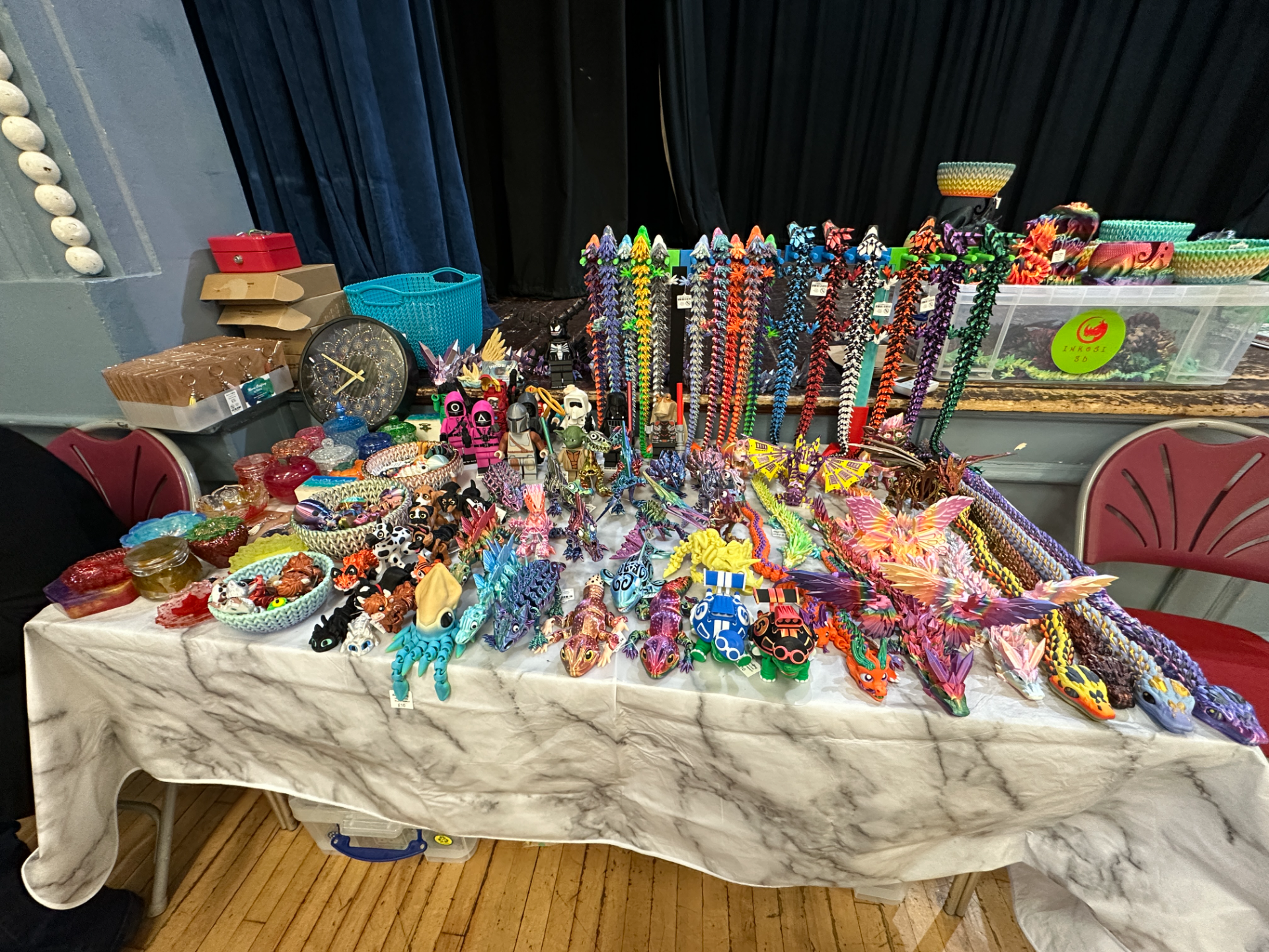 Dragon Sales Stand