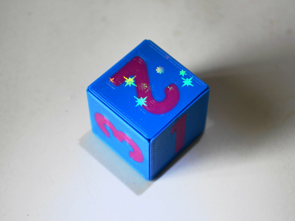Sharp Dice with customizable surface tiles