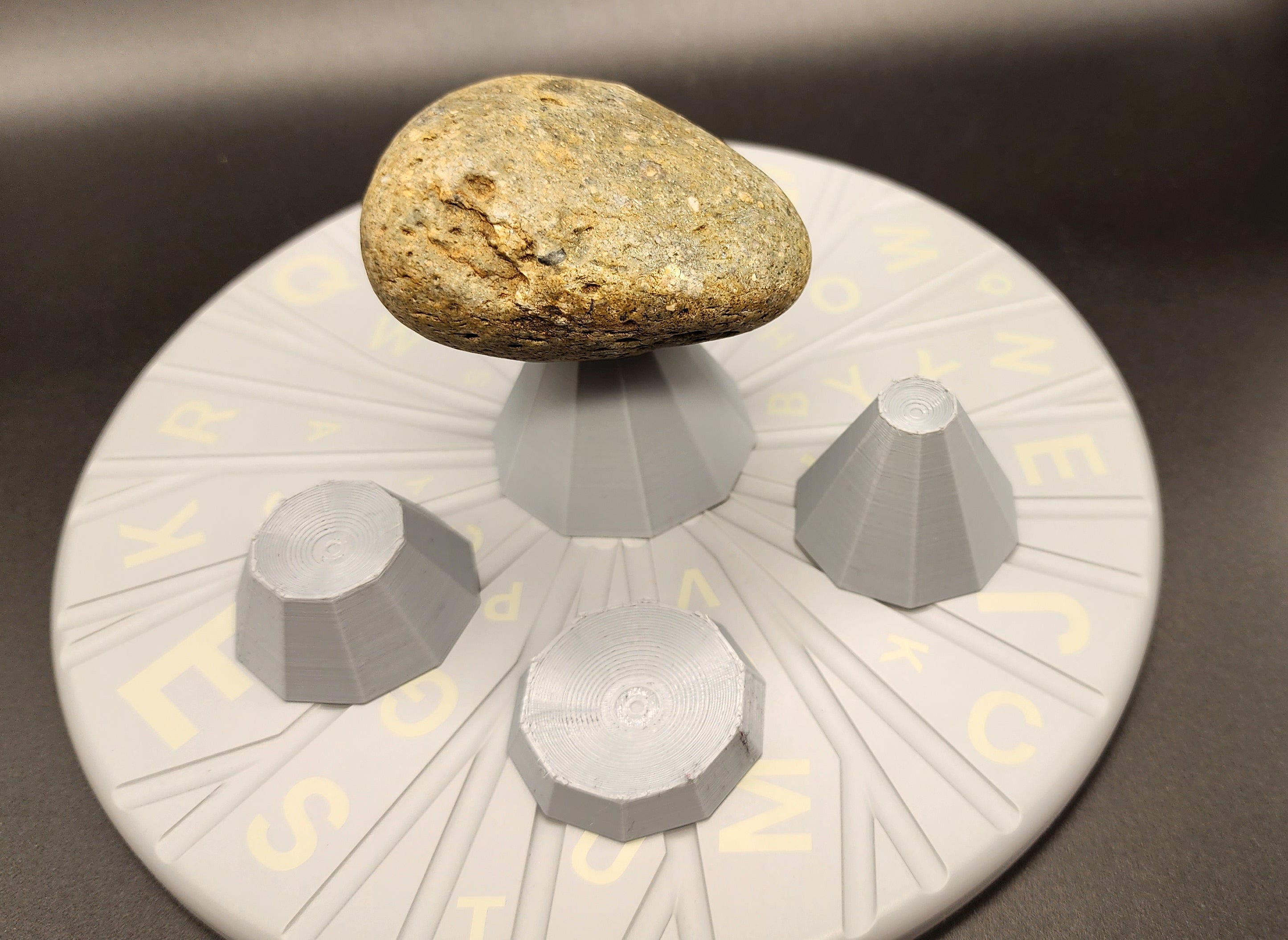 Stands for 3D Scanning Round Objects