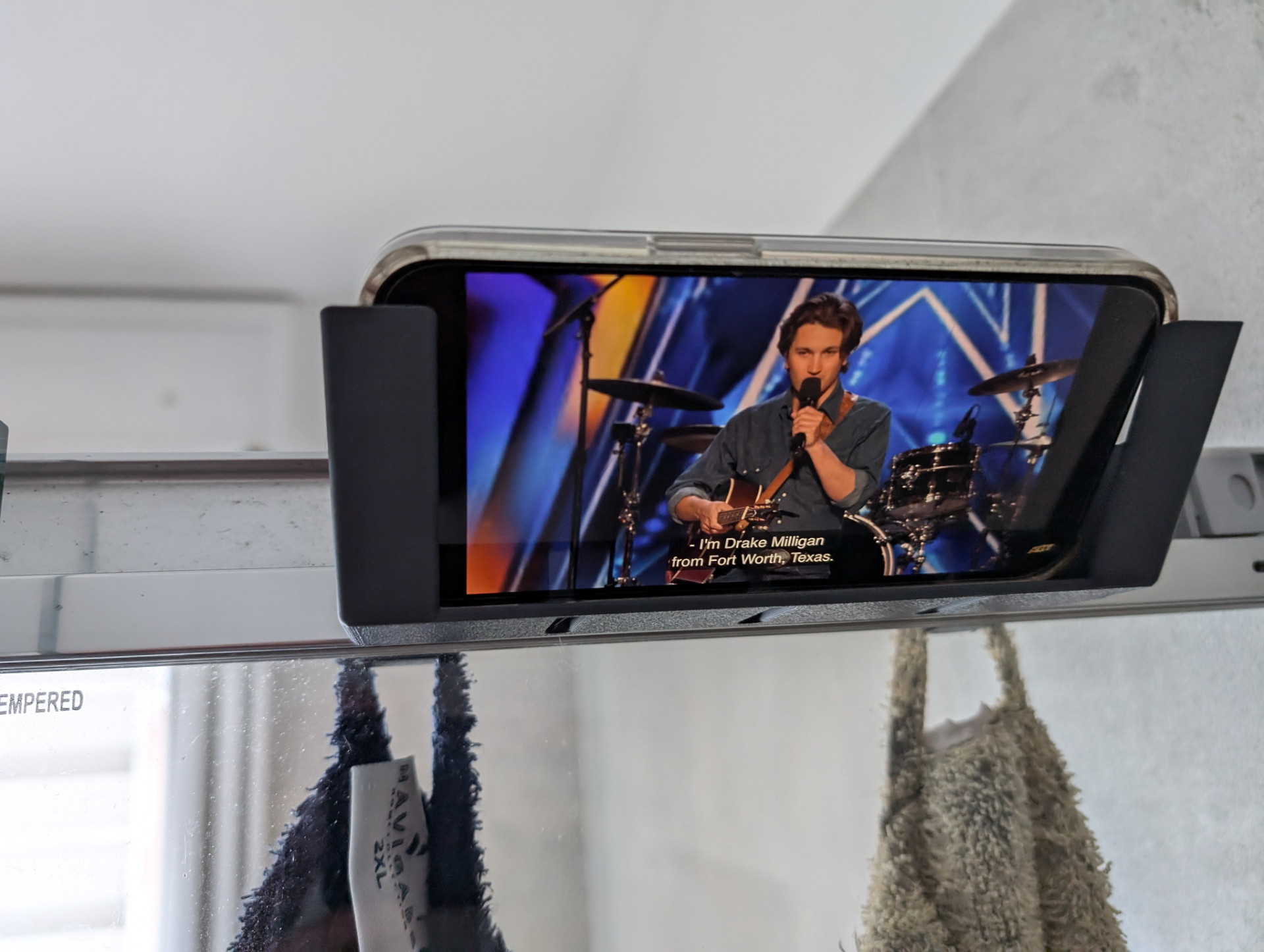 ShowerTune - Shower Phone Holder