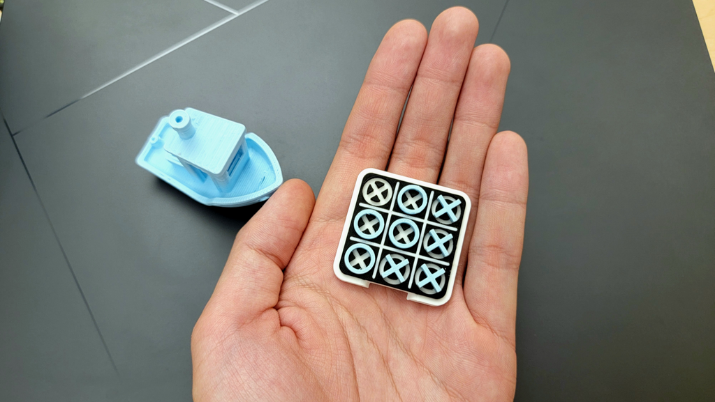World's Smallest TicTacToe - 40mmx40mm Playable