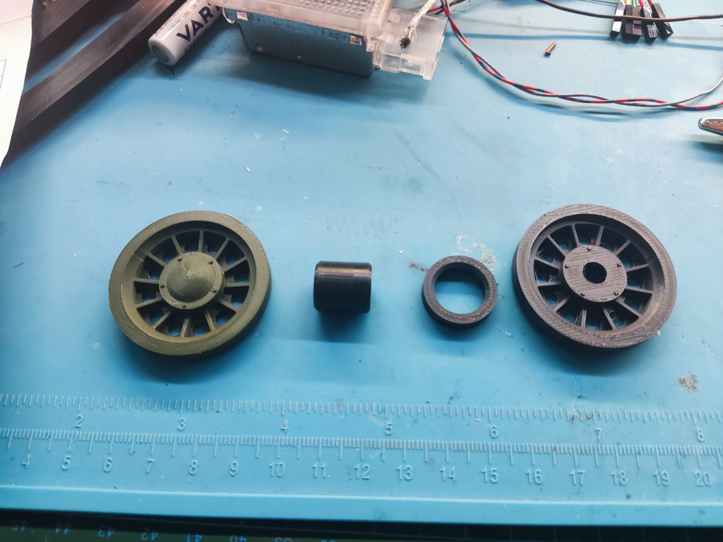 Upgraded wheels and spacers for T34-85