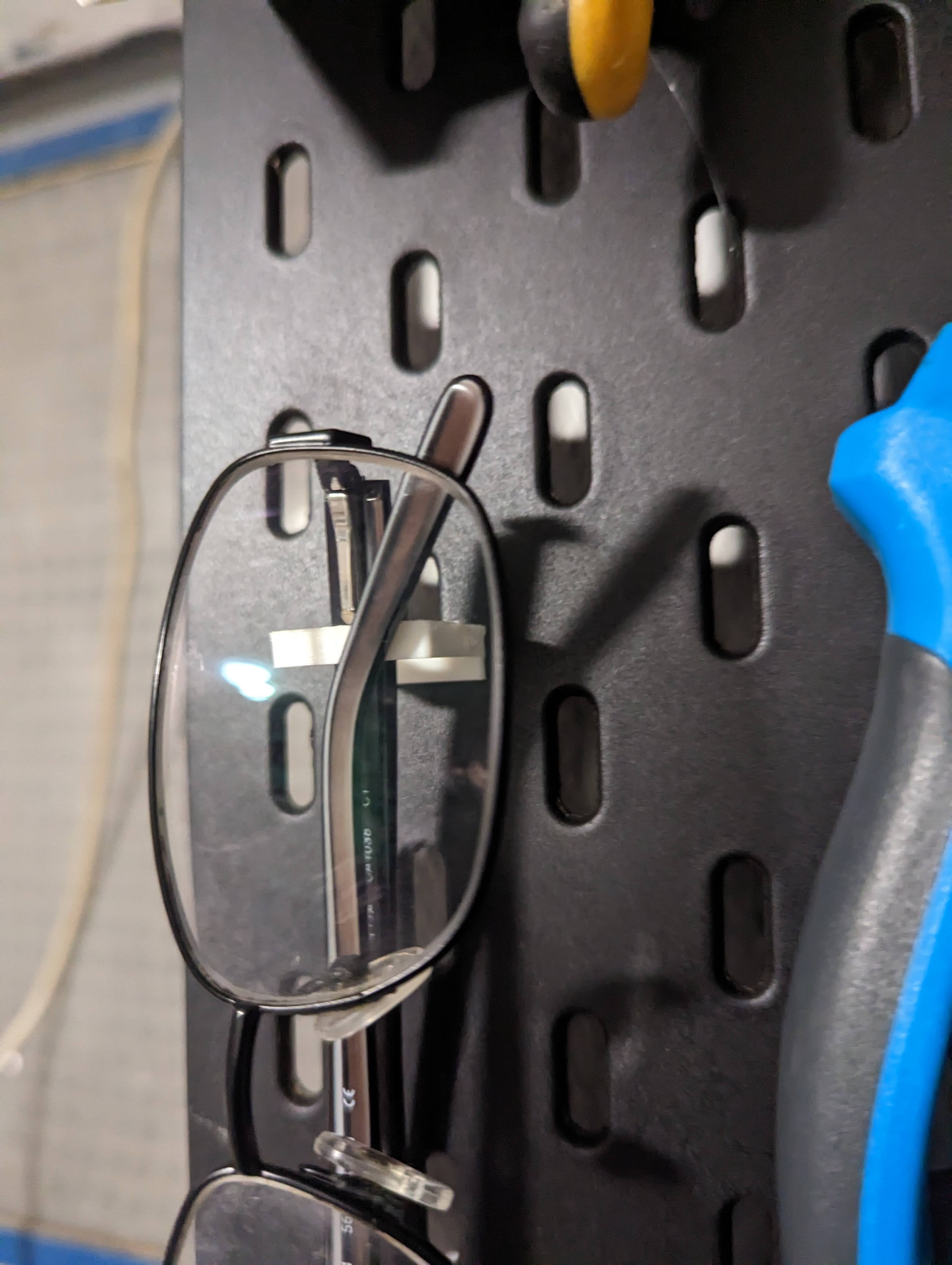 Glasses holder (IKEA Sadis / Lochplatte)