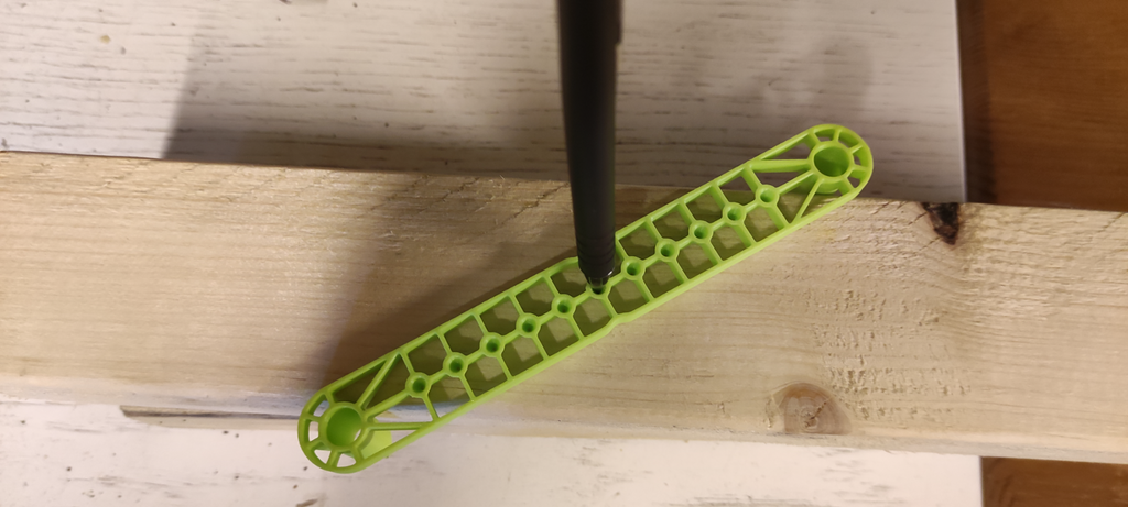 Minimalistic center finder V2 for mech pencil