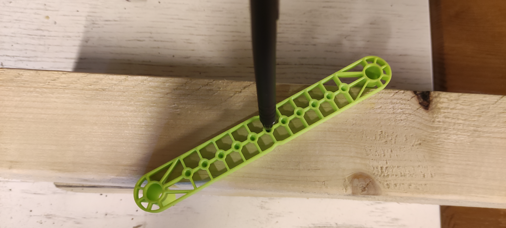 Minimalistic center finder V2 for mech pencil