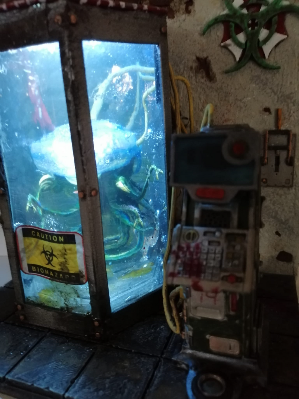 Sci-Fi Life pod/ aquarium resident evil style