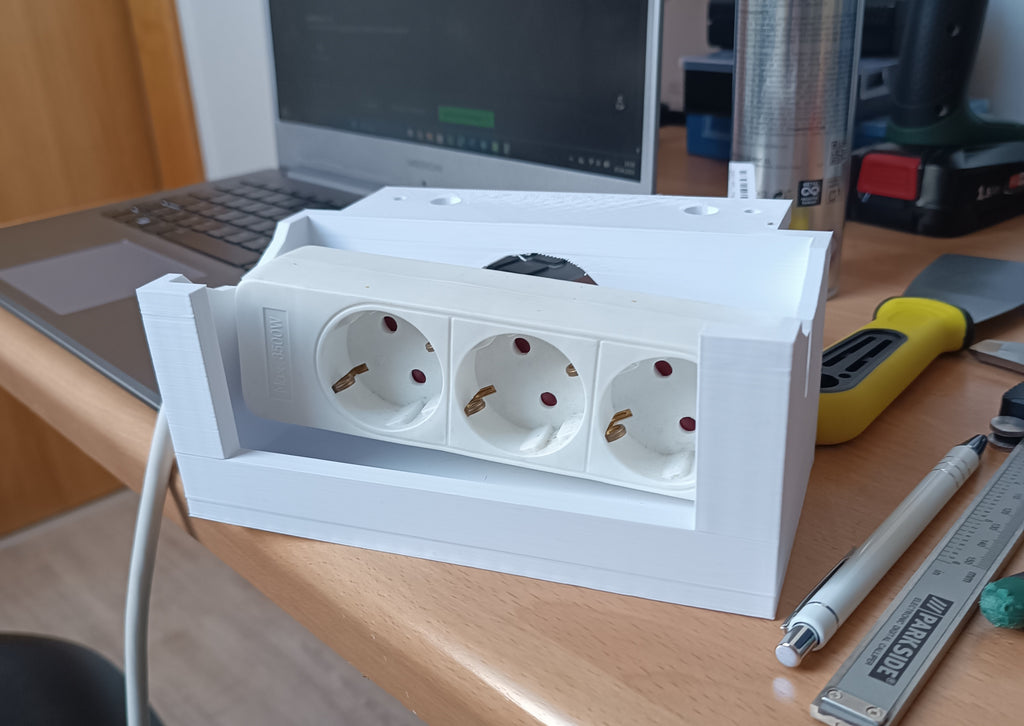 Schreibtisch Kabelbox mit Bohrungen