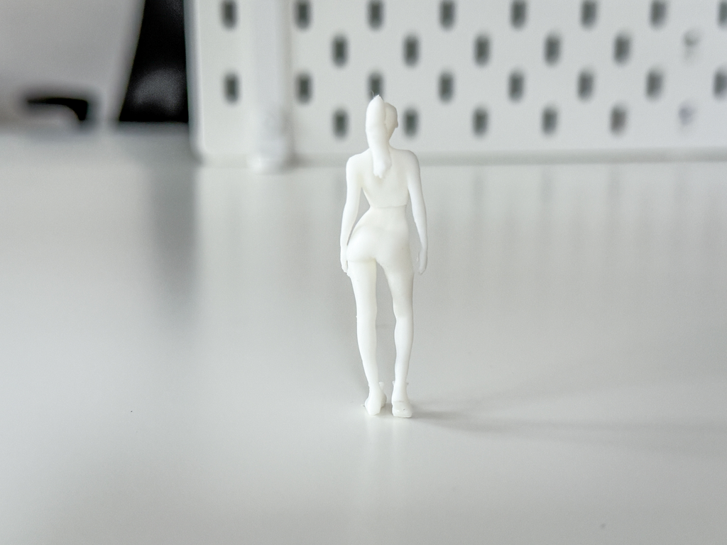 Miniature Woman/Fitness Girl for your Diorama