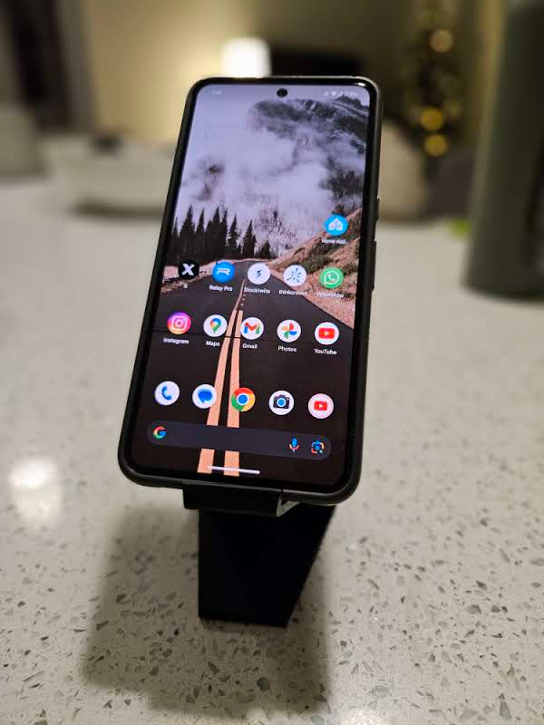 Yet Another Phone Stand – Functional and Versatile