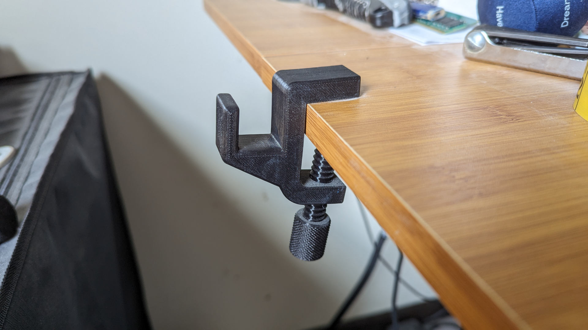 Simple Headset/Headphone Hanging Clamp