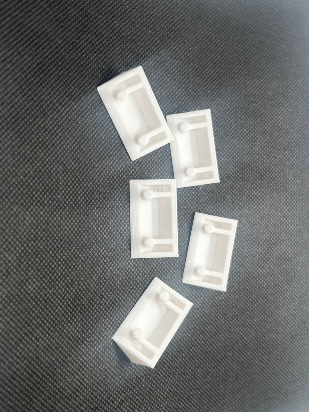 Cockspur window clip