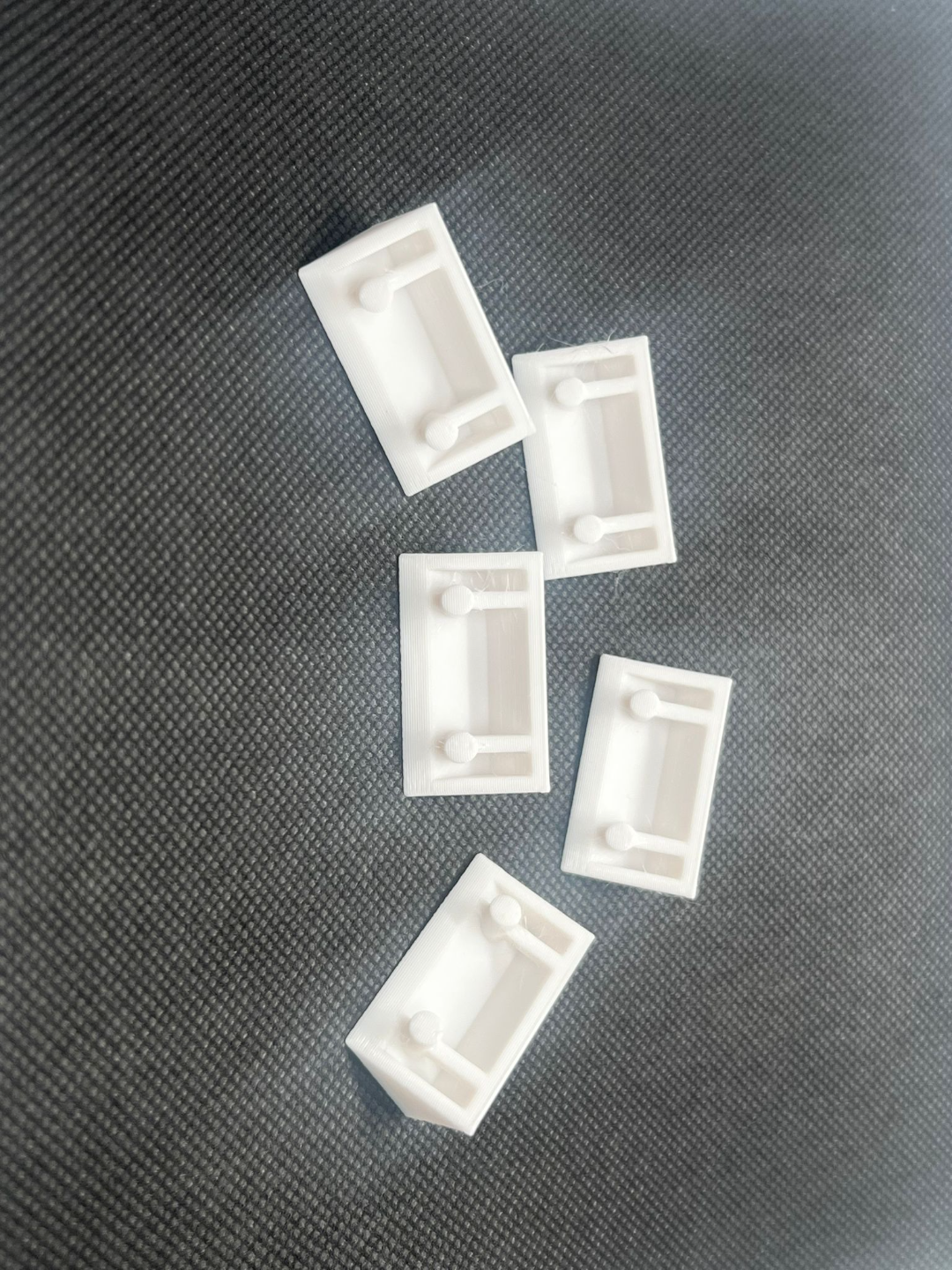 Cockspur window clip