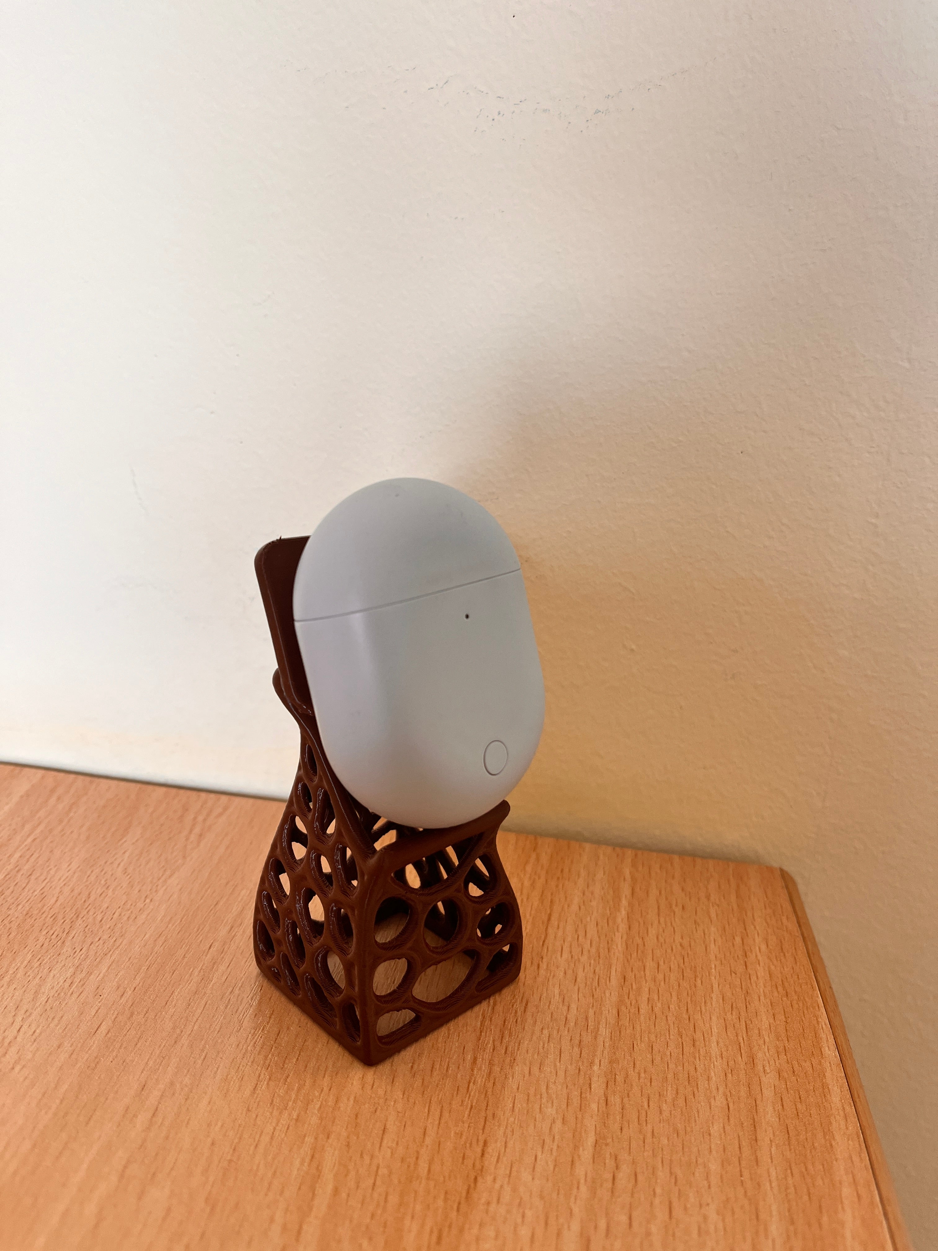 Lattice Earbud Case Stand