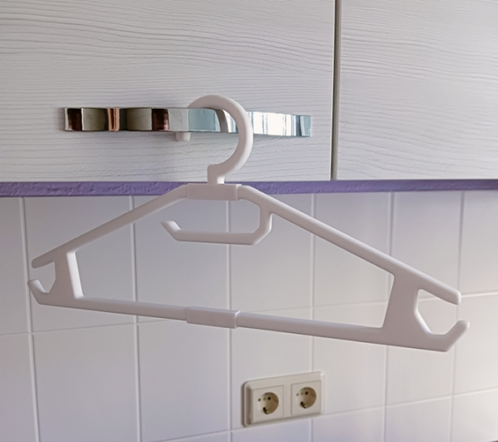 stable coat and clothes hanger (Kleiderbügel)