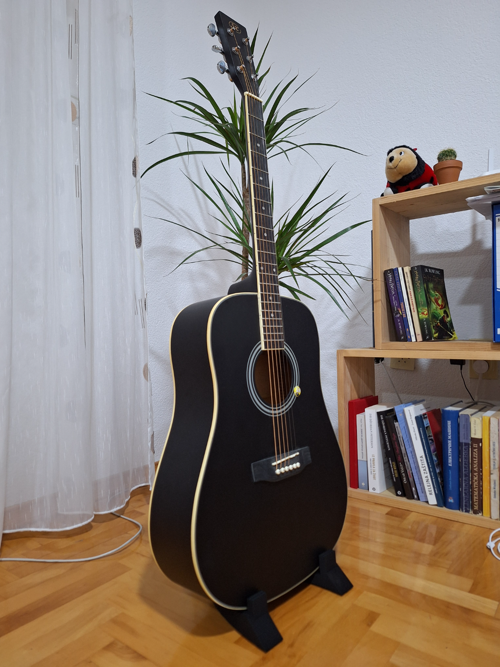 Guitar stand
