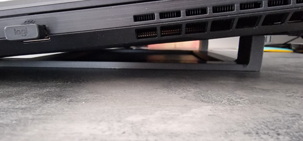 Laptop stand