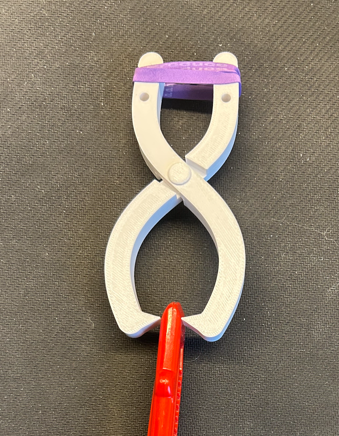 Clamp for spray painting (print in place)