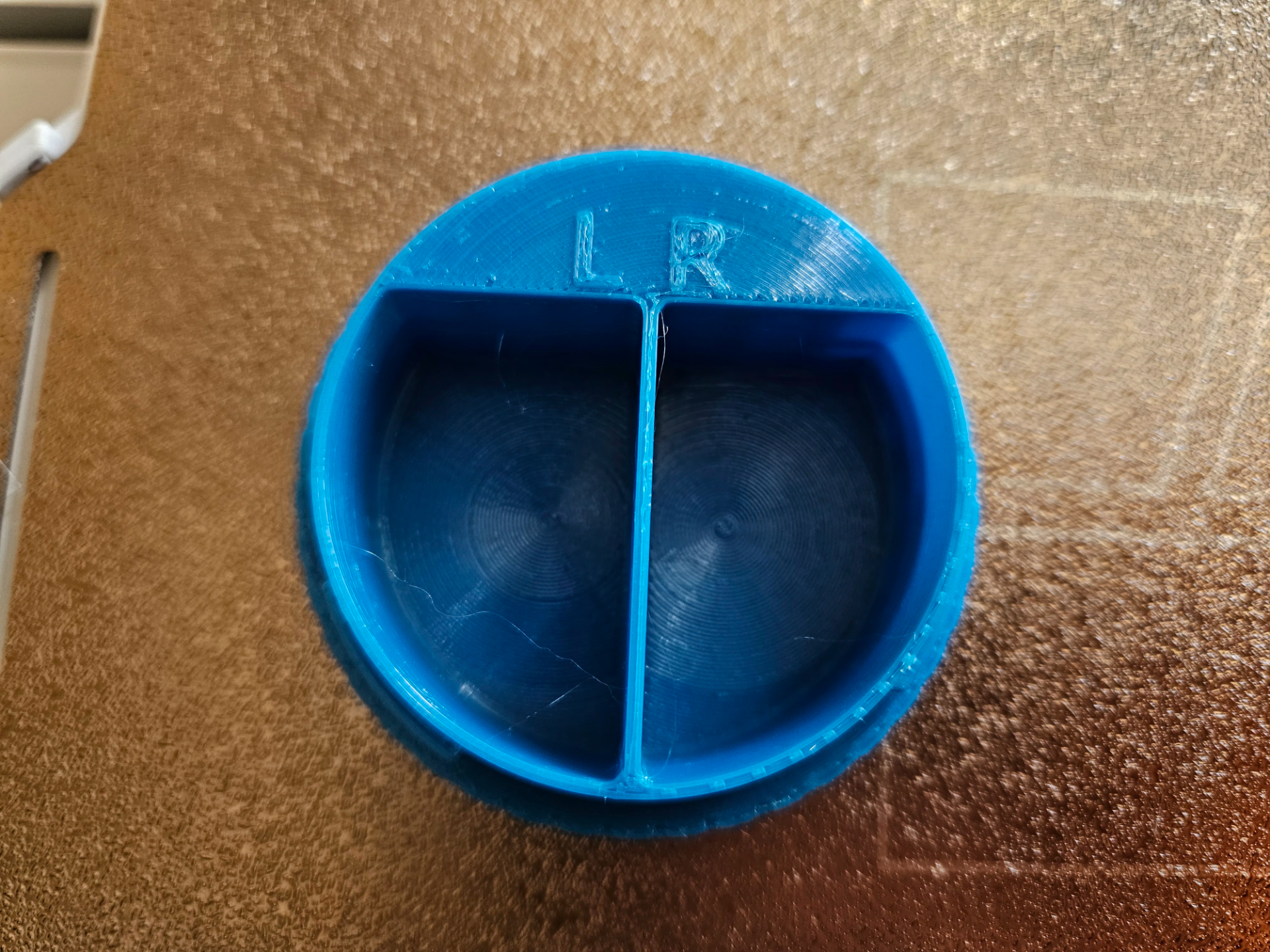 Earplug case twist lock | No supports