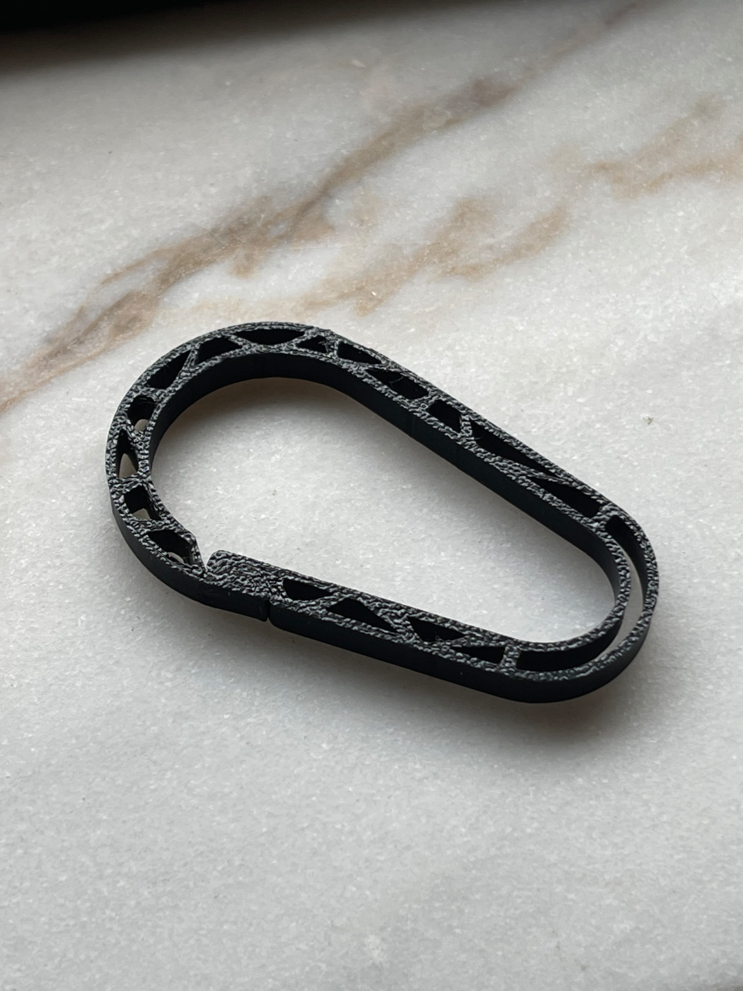 Compliant Carabiner mk2 - print in place