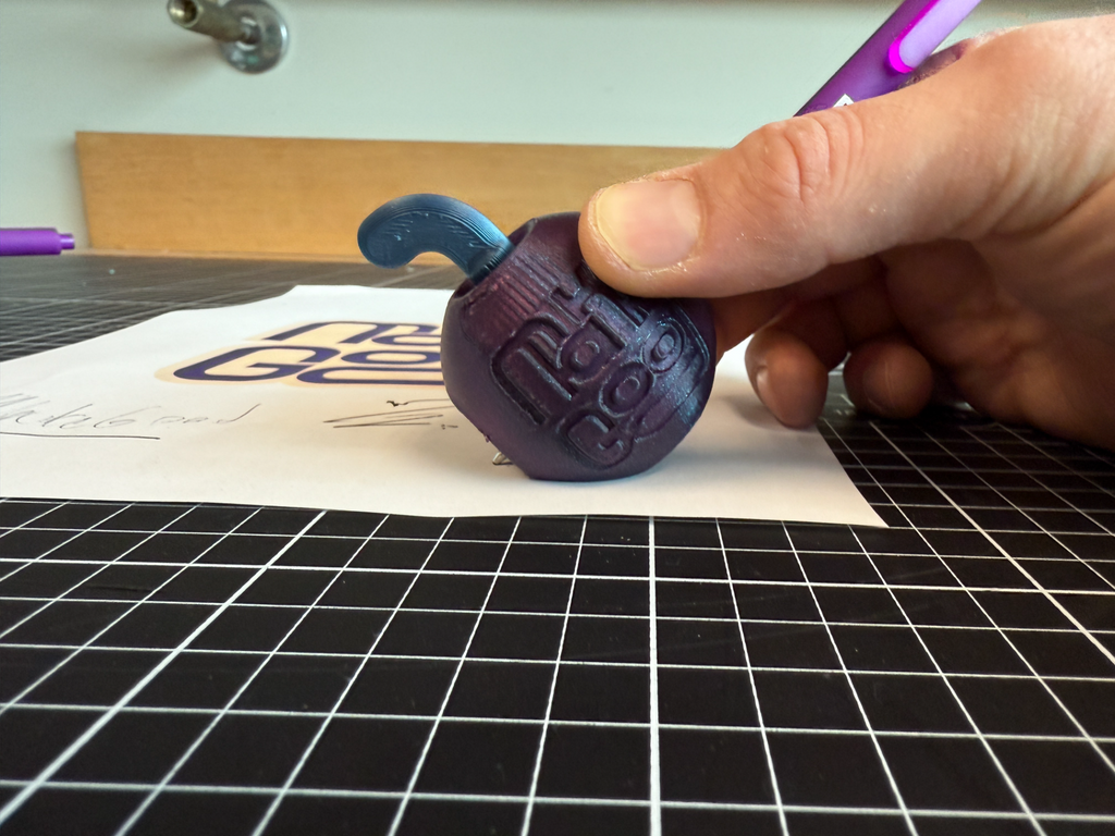 MakeGood Pen Ball - Small - Writing Device