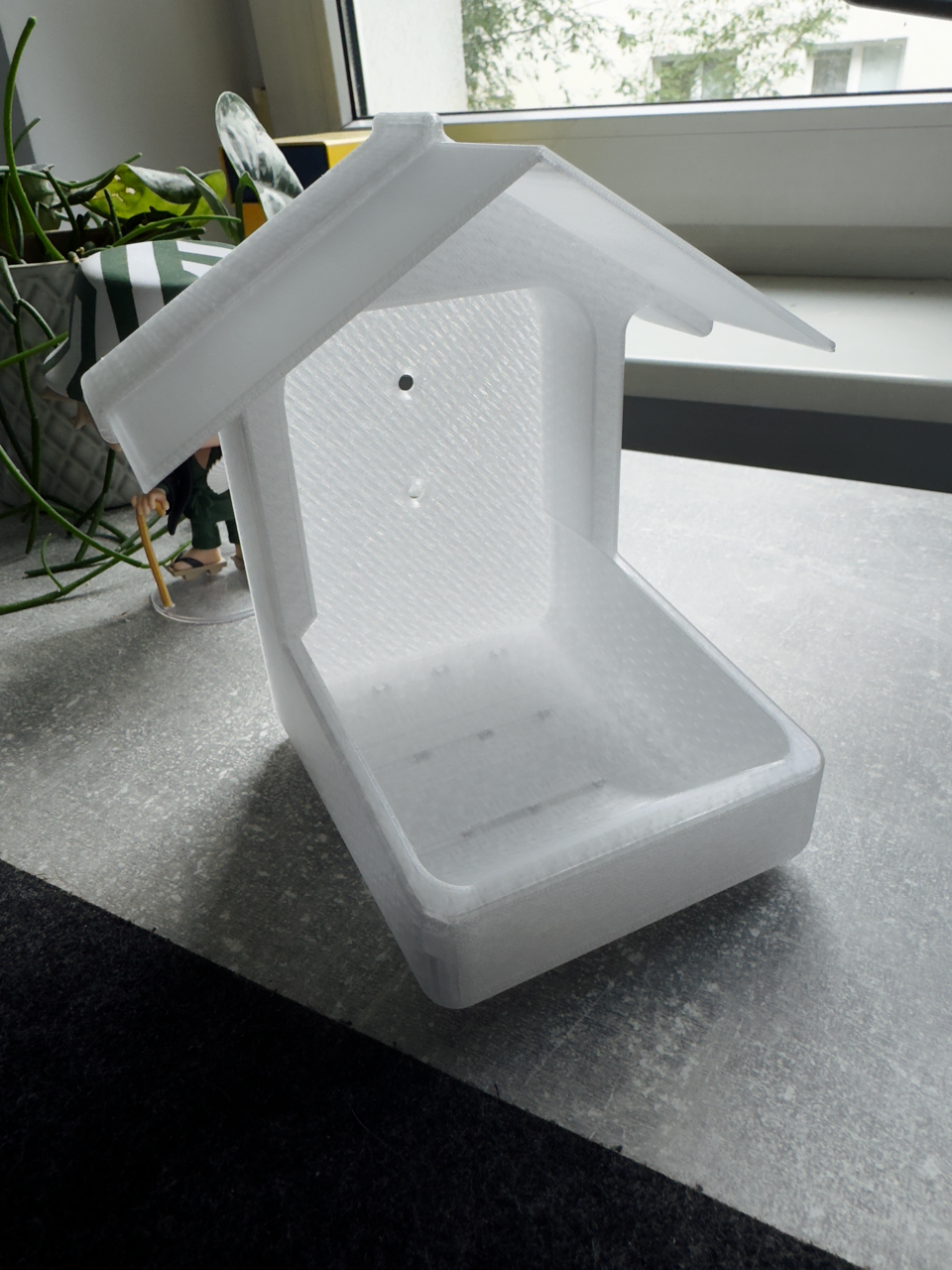 Compact Bird Feeder - Minimalist Garden Decor
