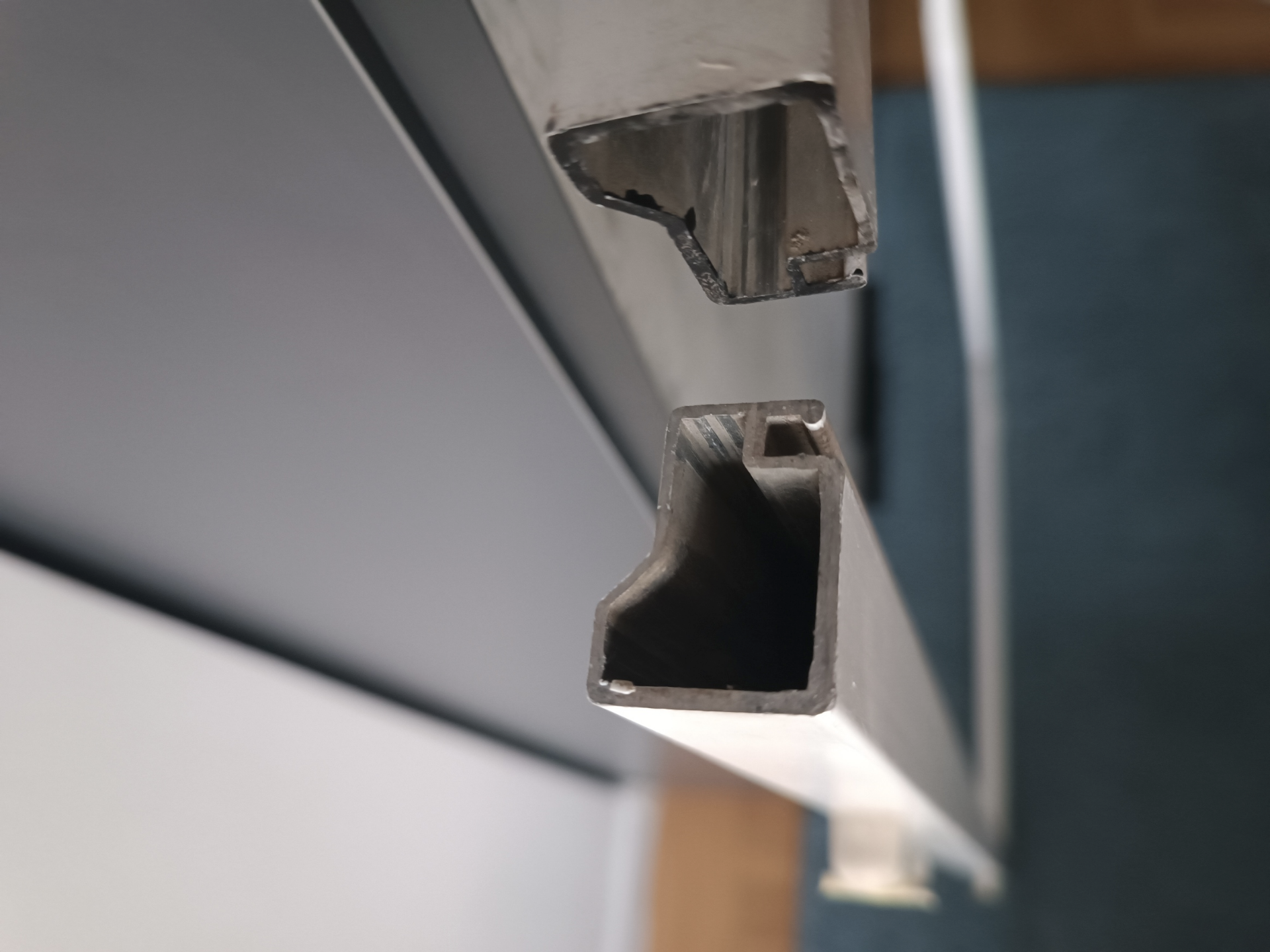 Old aluminium L profile window screen corner