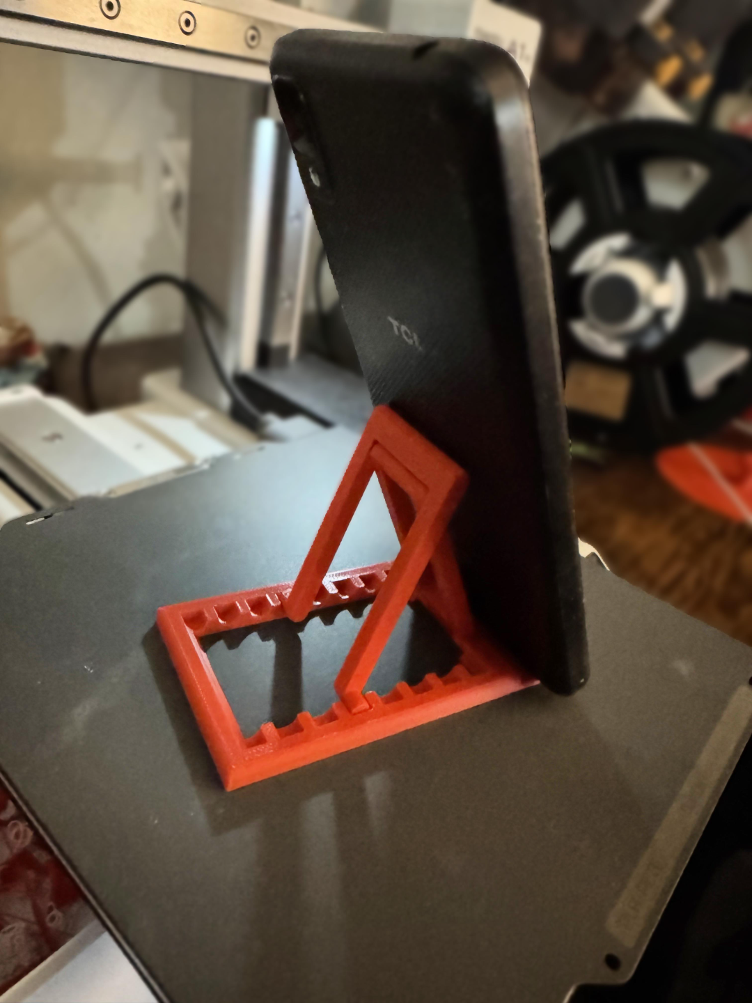 Adjustable folding phone stand (print in place)