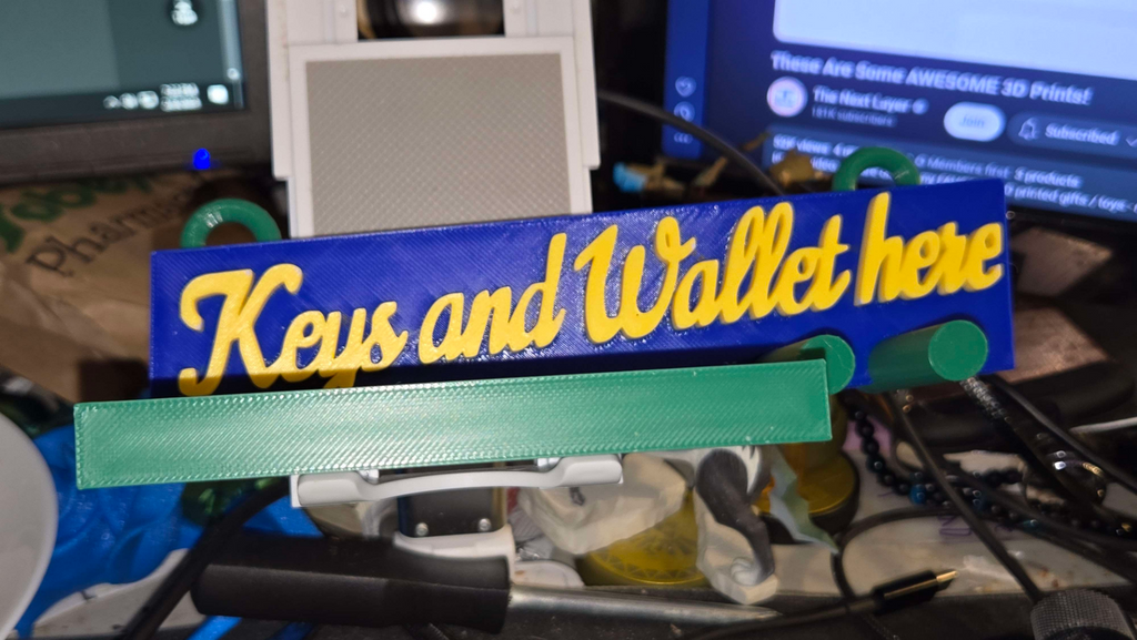 Key and Wallet Stand