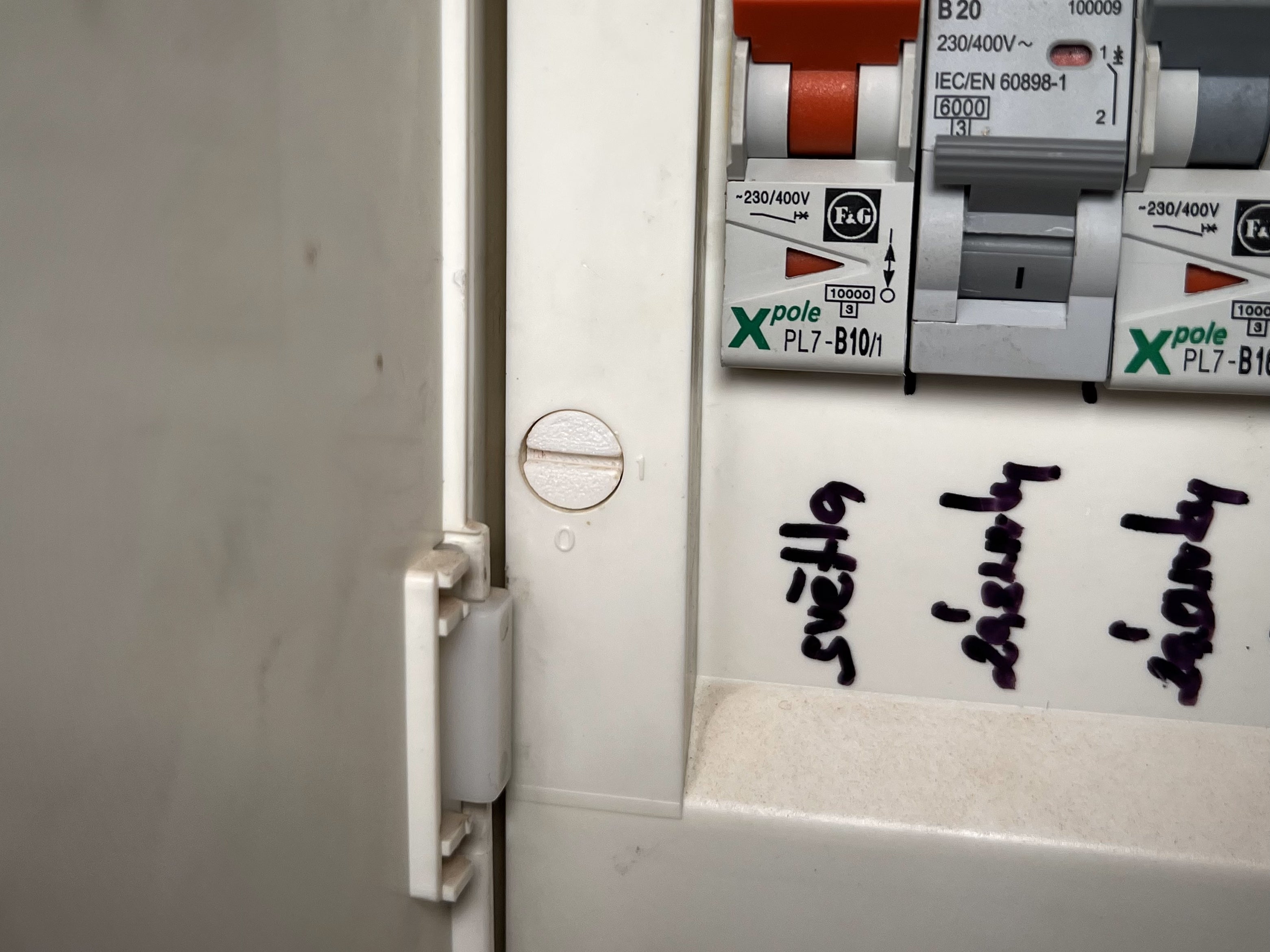 Locking screw for Hensel Power Distribution Box cover