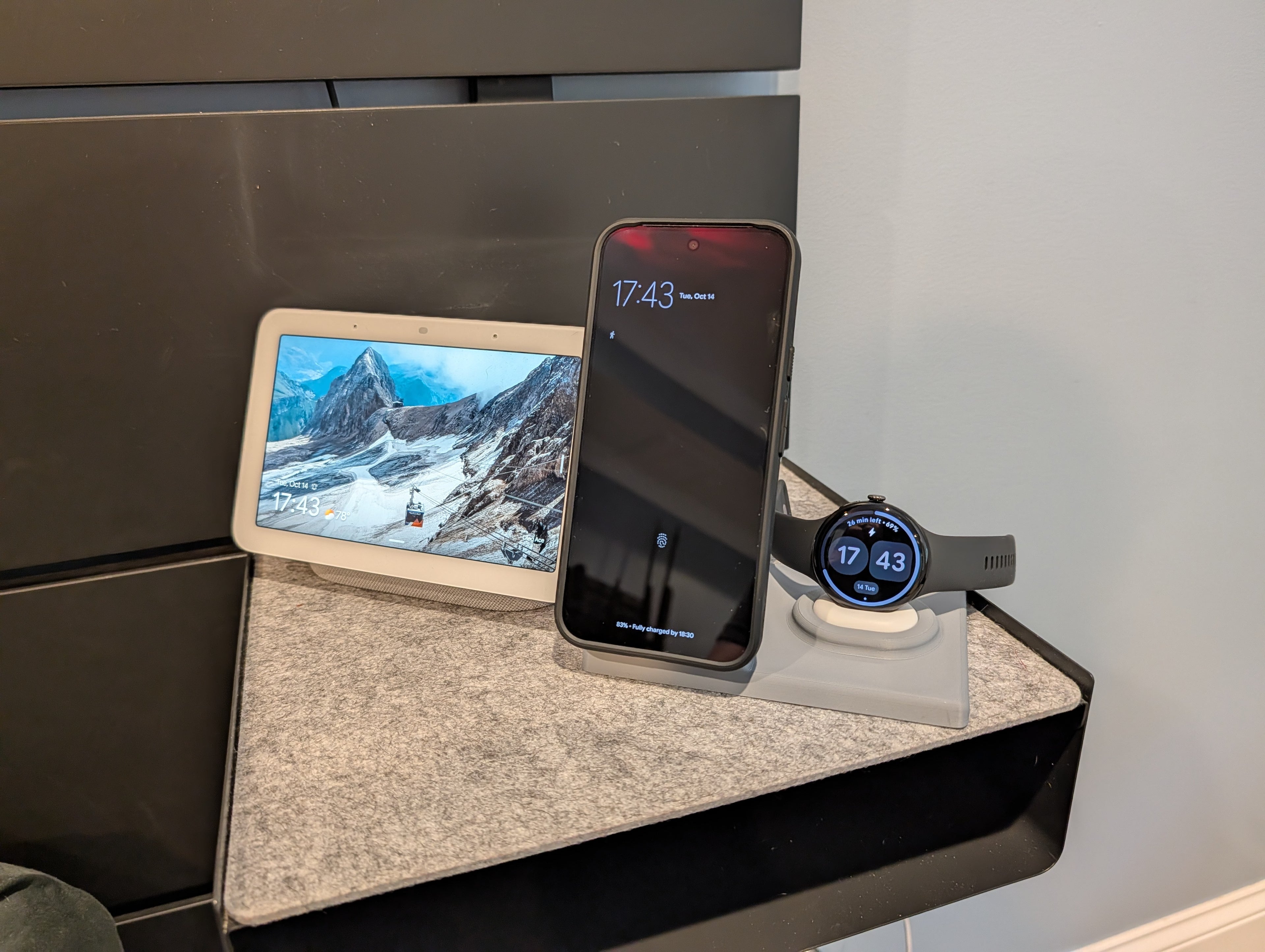 PixelSnap Stand w/ Optional Pixel Watch Mount